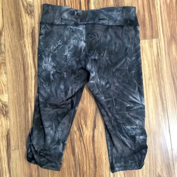 NWT Athletic Collection Cropped Yoga Pants, Size L - Picture 3 of 12